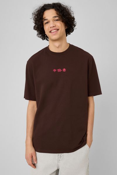 T-shirt broderie poitrine