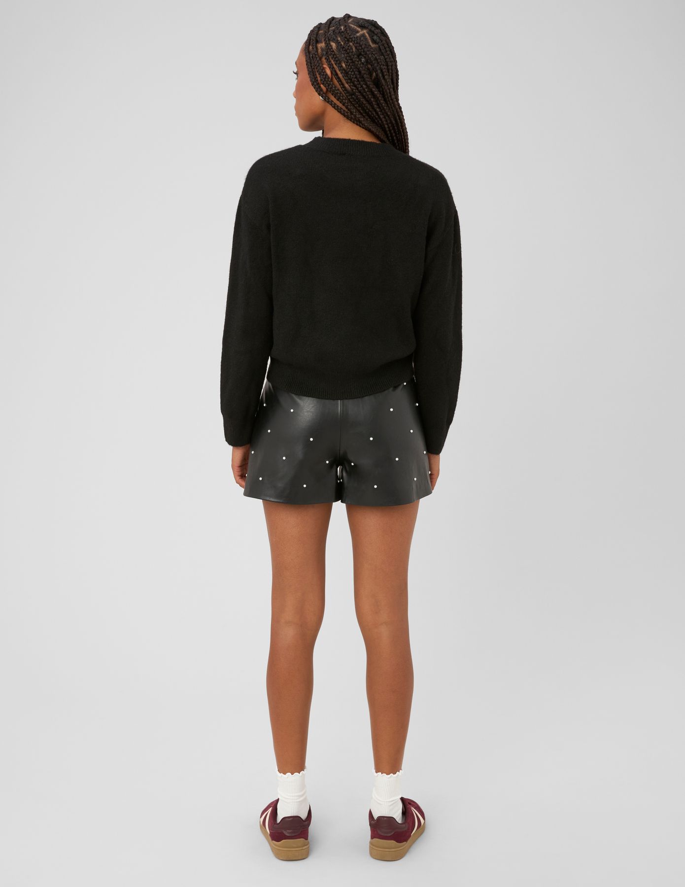 Short en tissu enduit avec perles