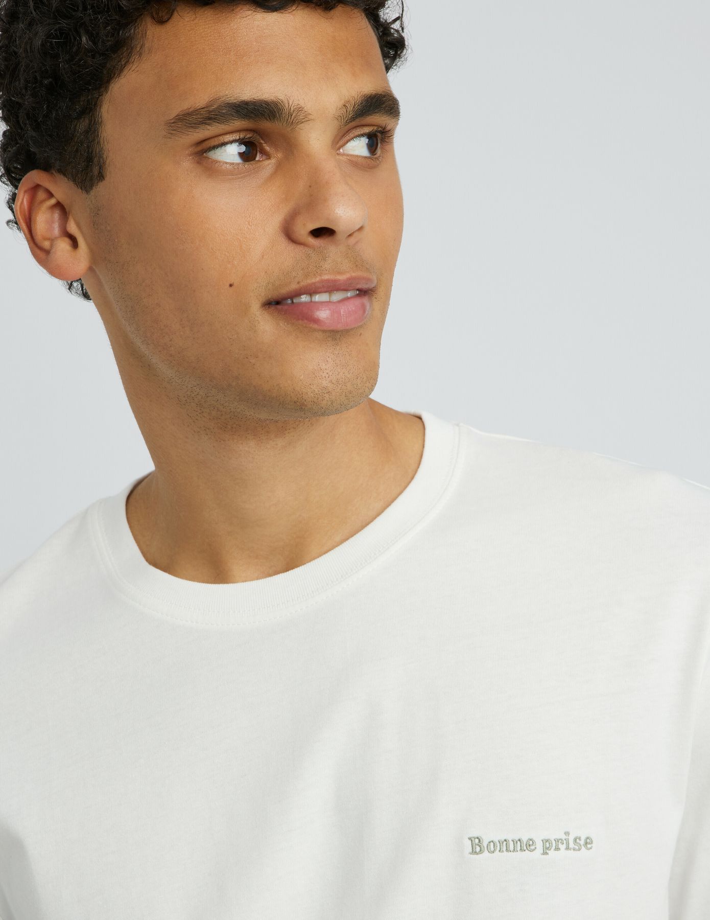 T-shirt brod&eacute; bonne prise