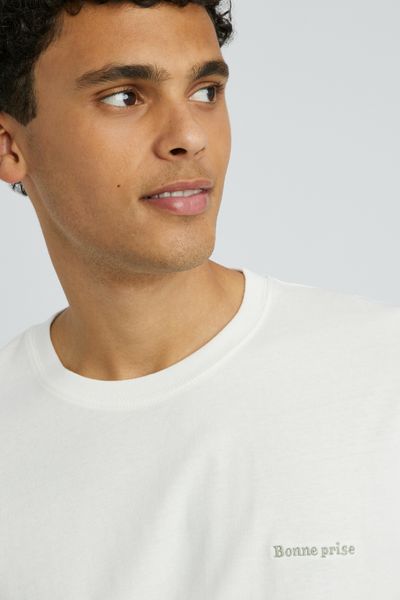 T-shirt brod&eacute; bonne prise