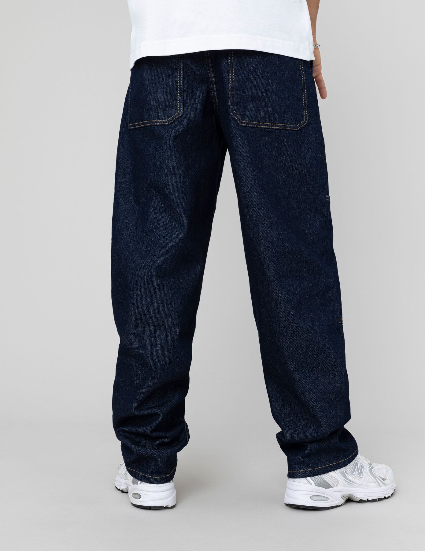 Jean loose à découpes