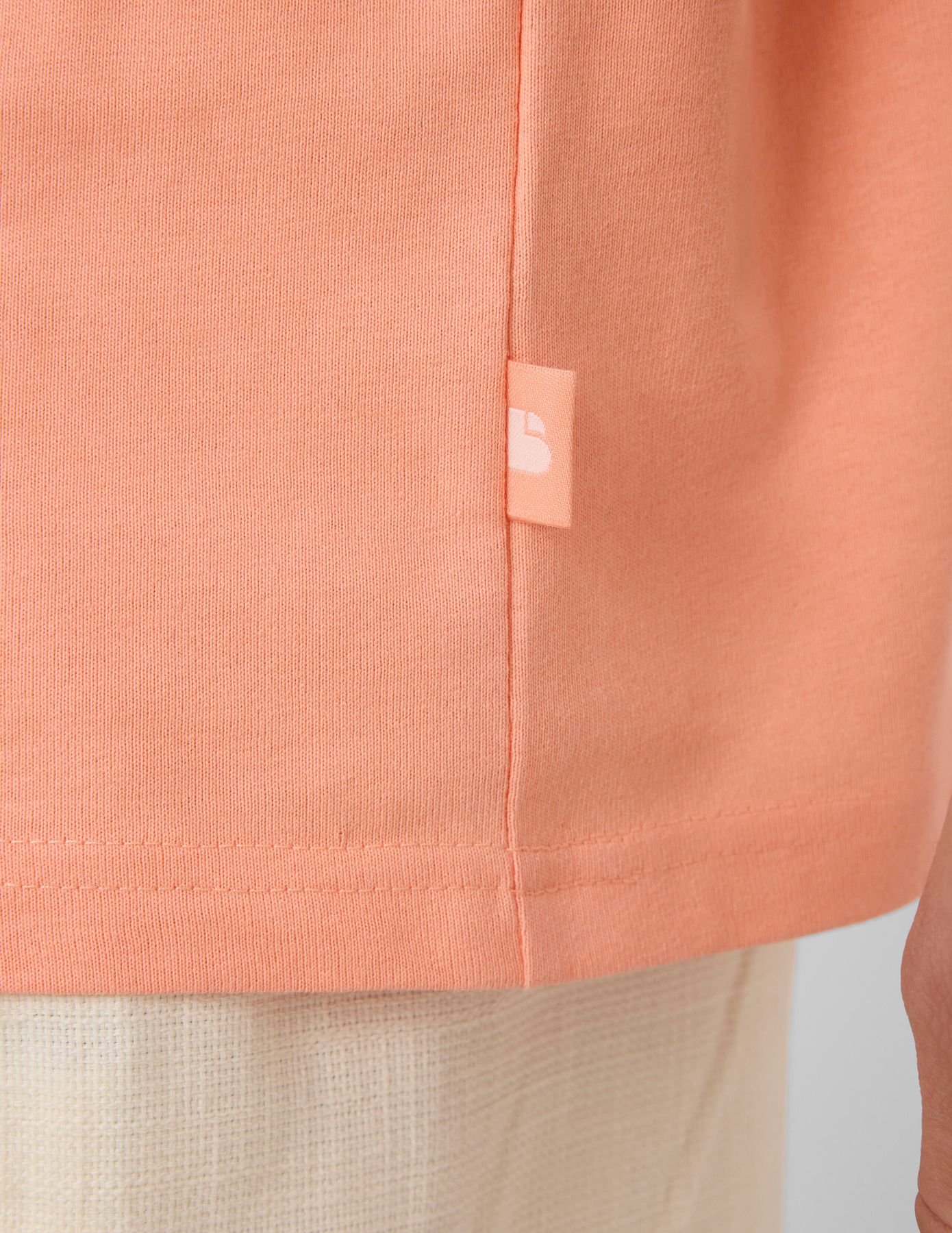 T-shirt broderie poitrine