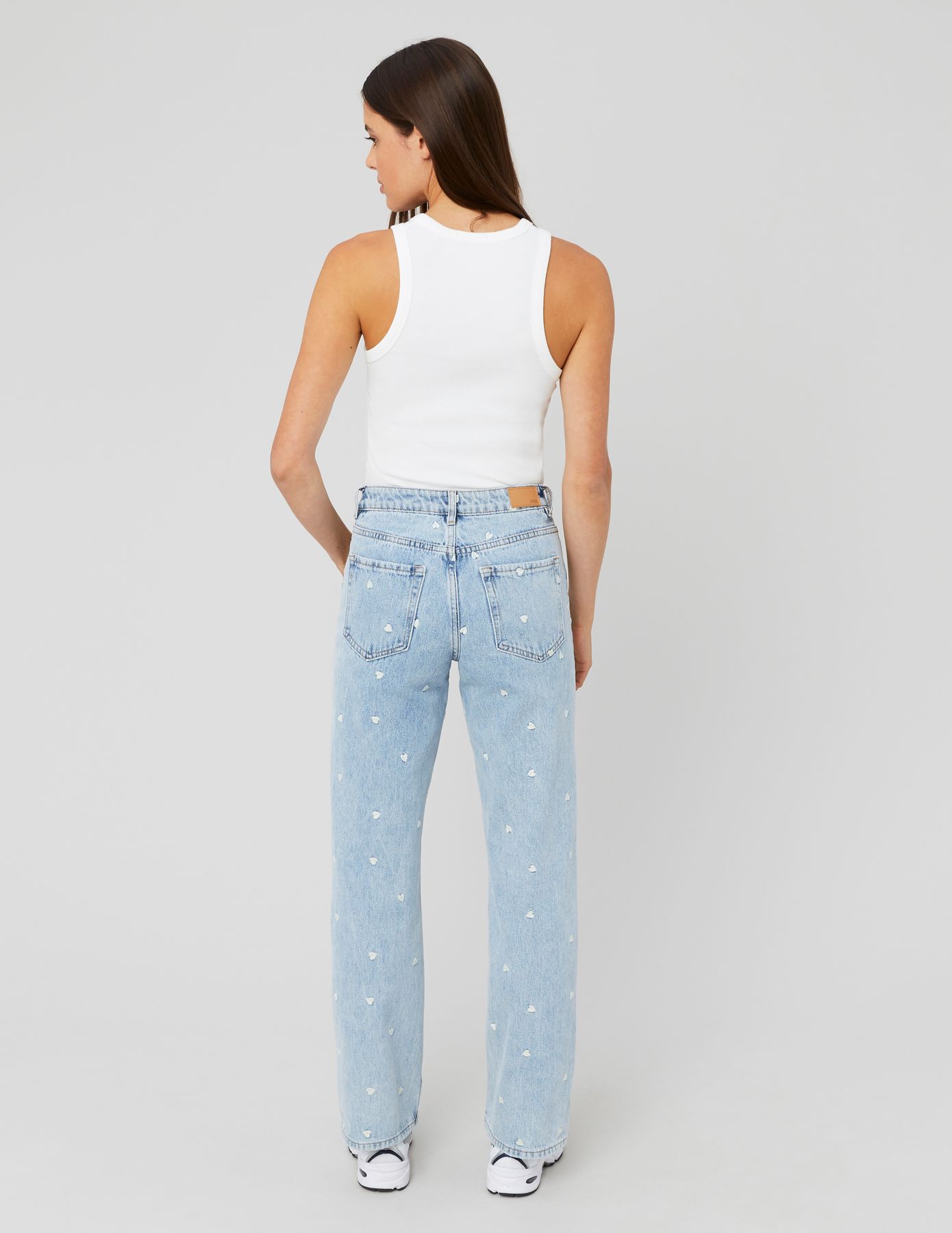Jean straight brodé coeurs