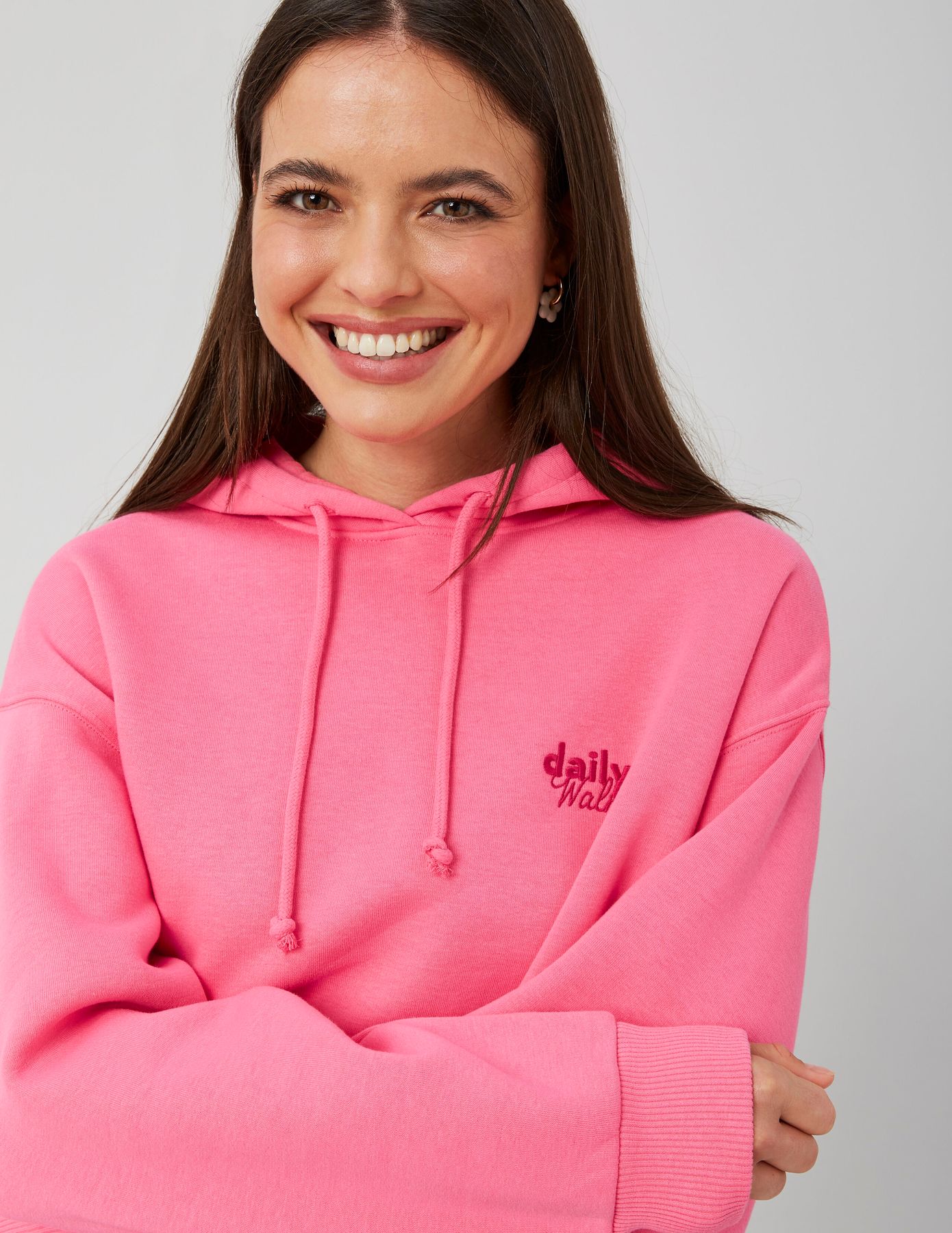 Sweat col capuche broderie poitrine