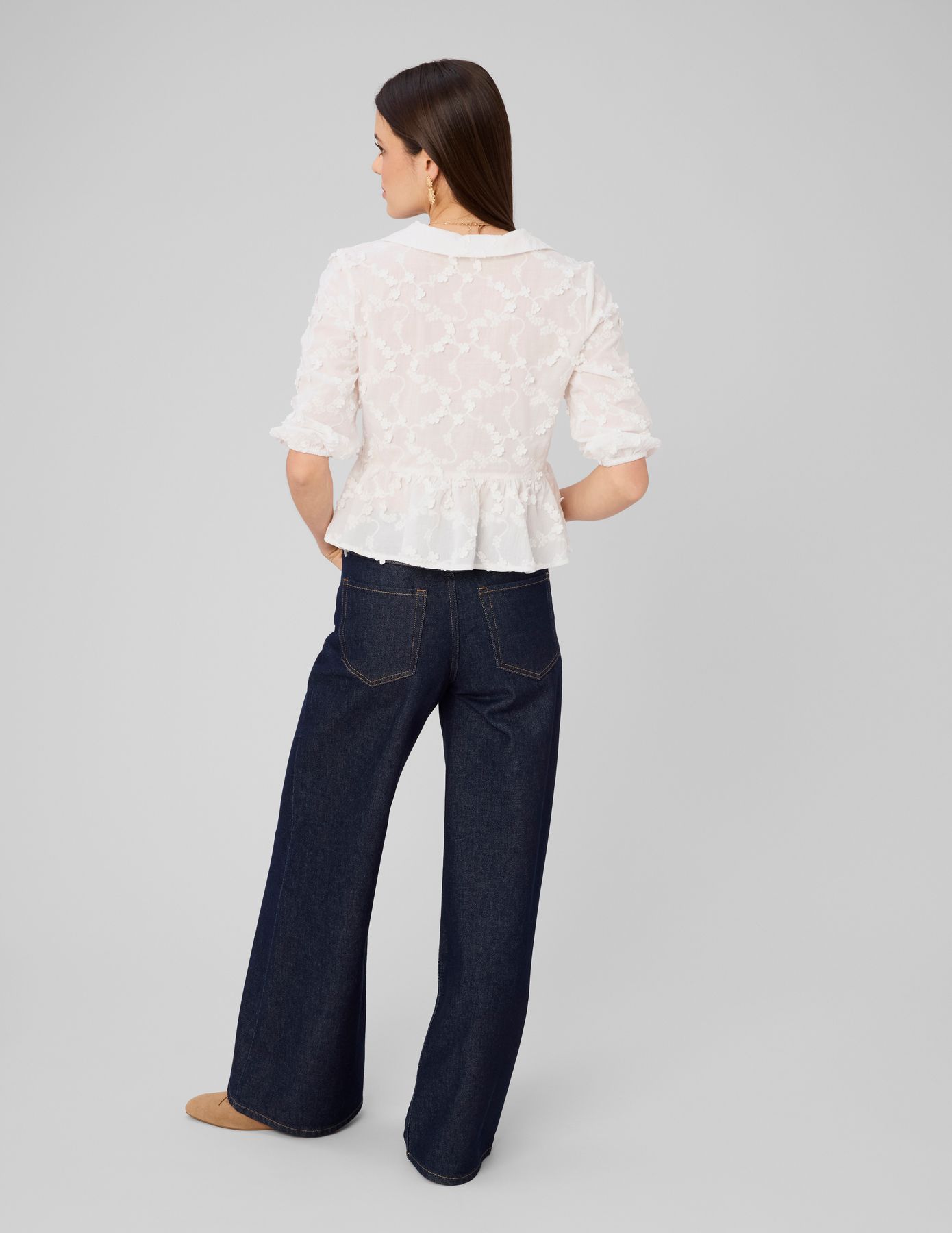 Blouse &agrave; nouer en broderies 3D