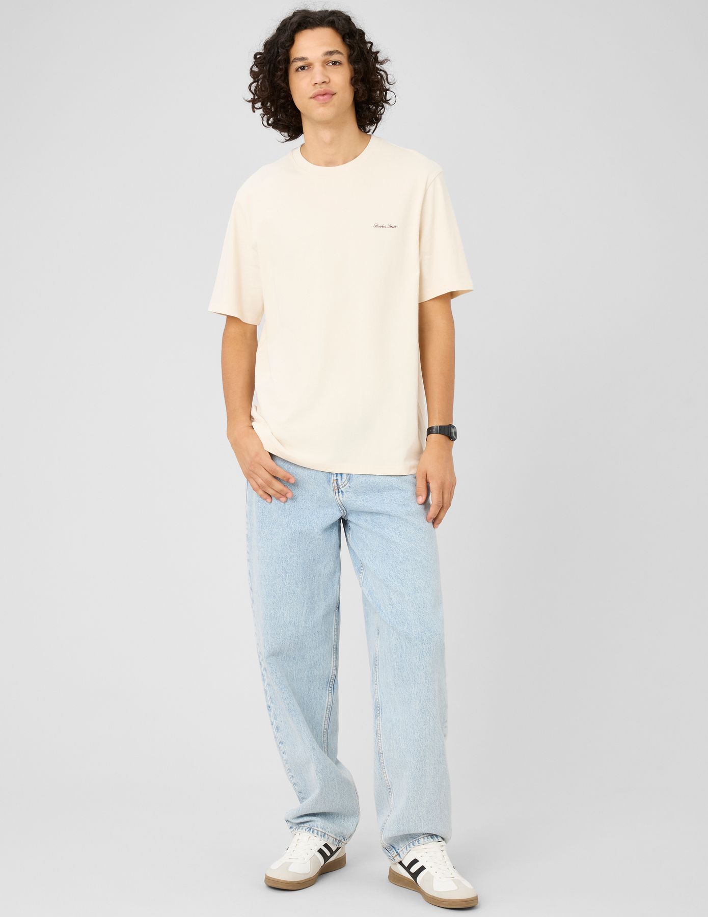 T-shirt imprim&eacute; et brod&eacute;