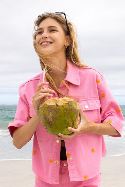 Veste en twill brod&eacute;e