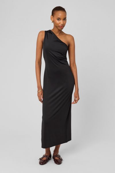 Robe longue &eacute;paule d&eacute;nud&eacute;e