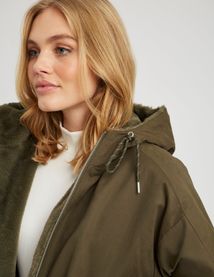 Blouson &agrave; capuche