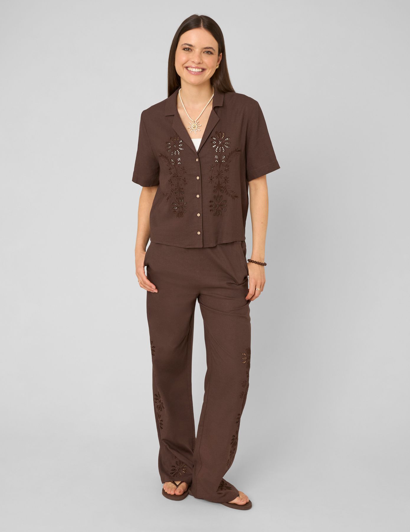 Pantalon brod&eacute;