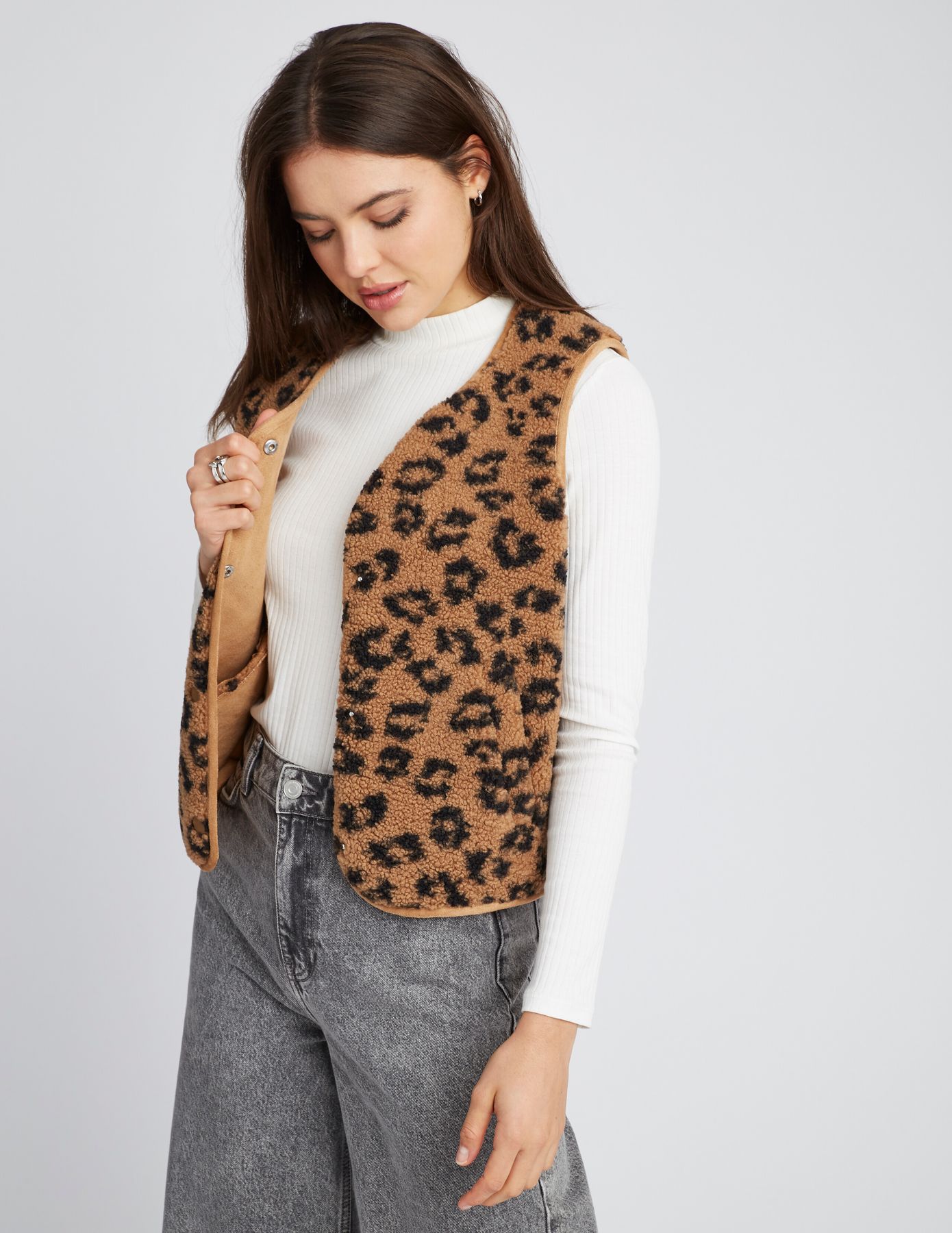Gilet sans manches l&eacute;opard en sherpa