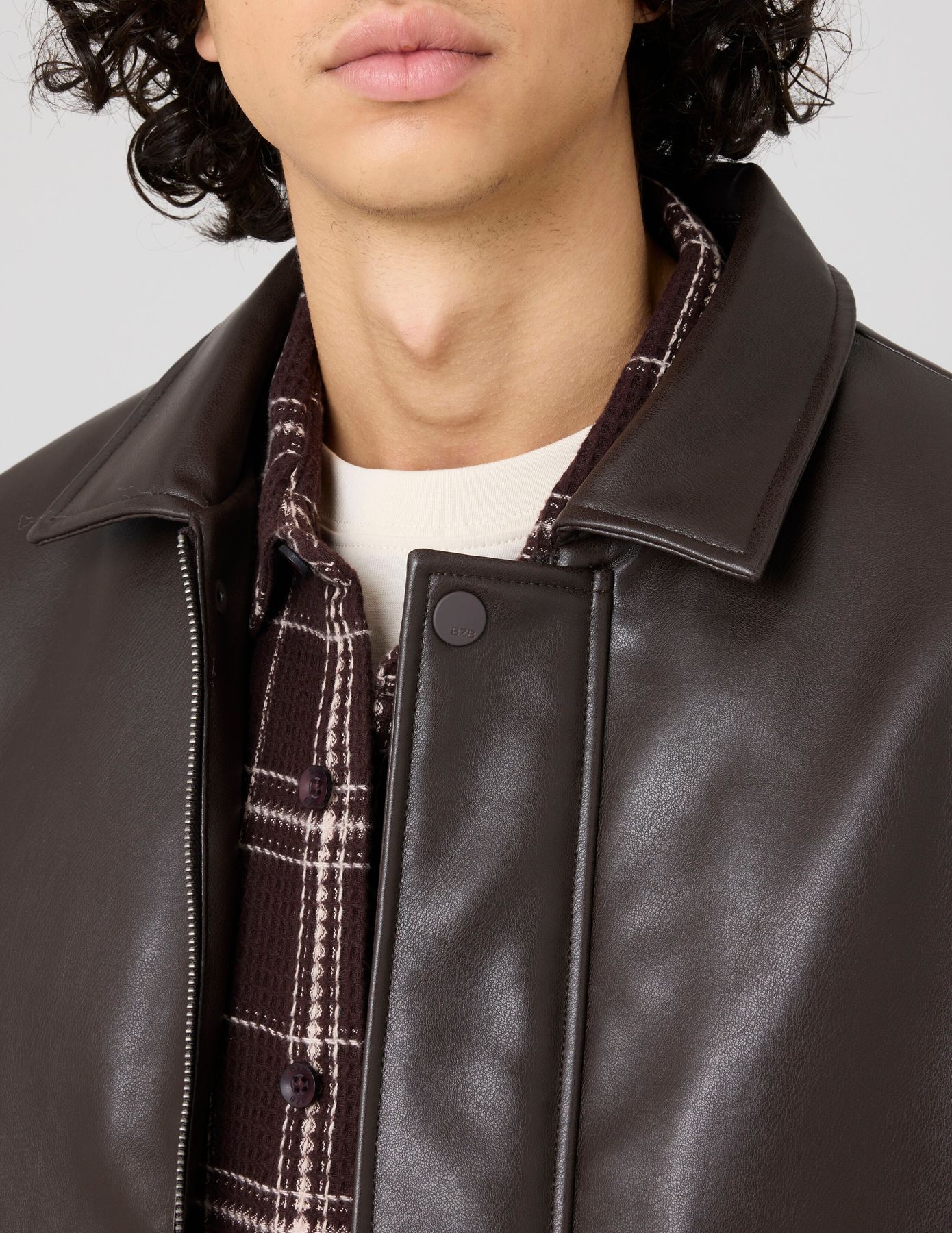 Blouson zippée en tissu enduit