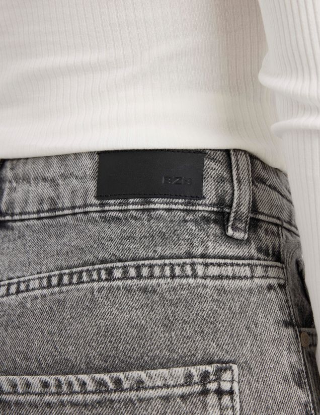 Jean mom fit