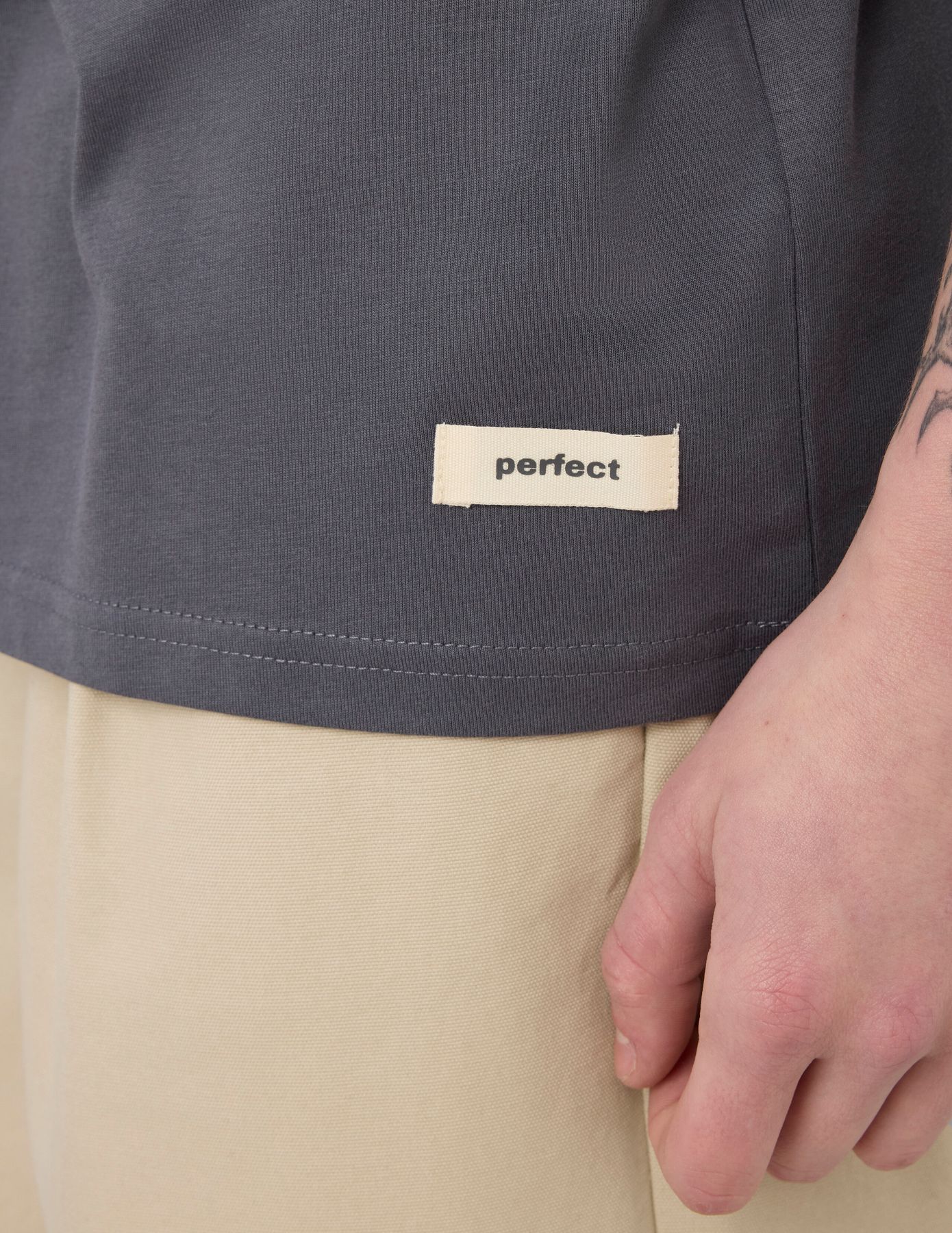 T-shirt avec &eacute;tiquette message