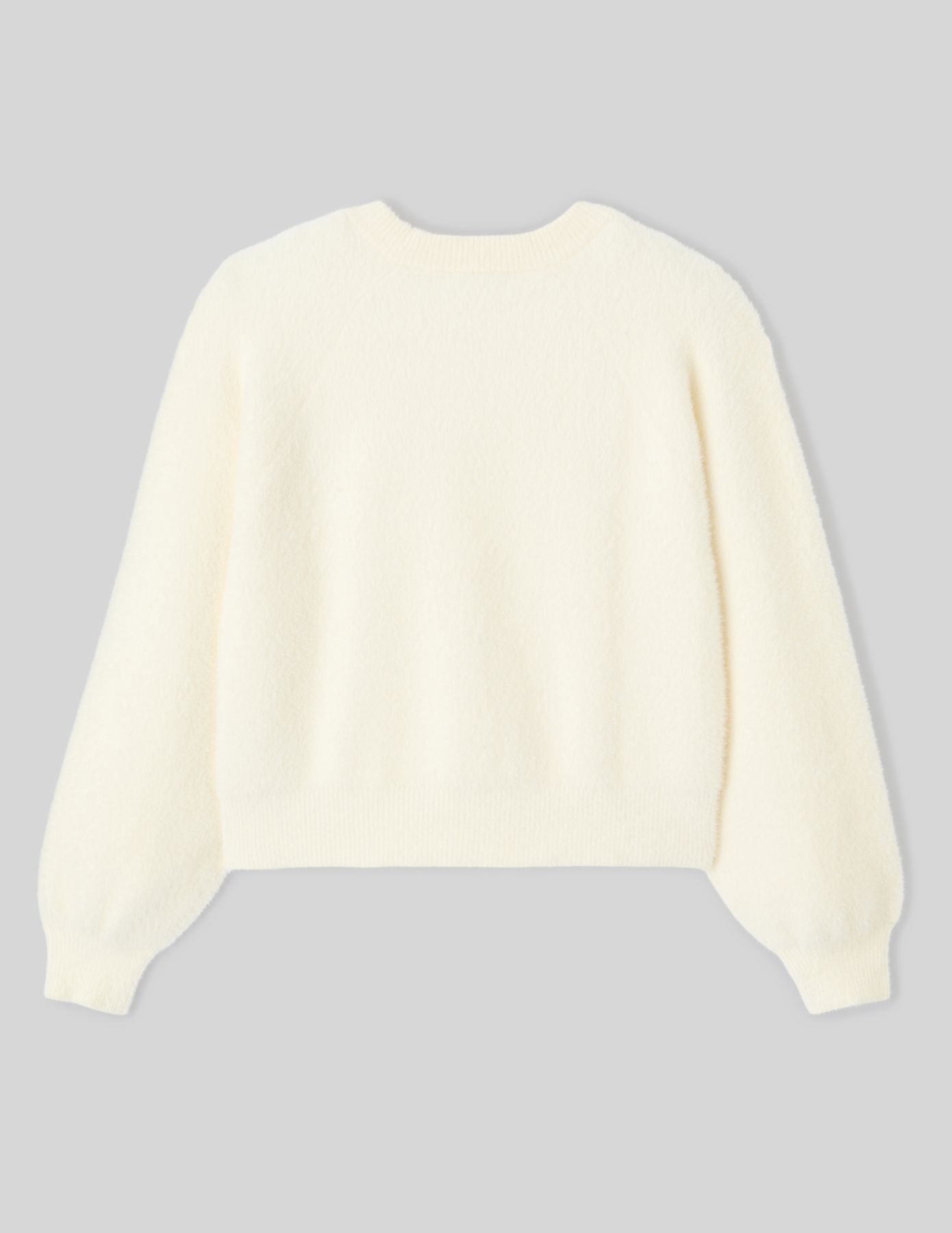 Pull fluffy boutons bijoux