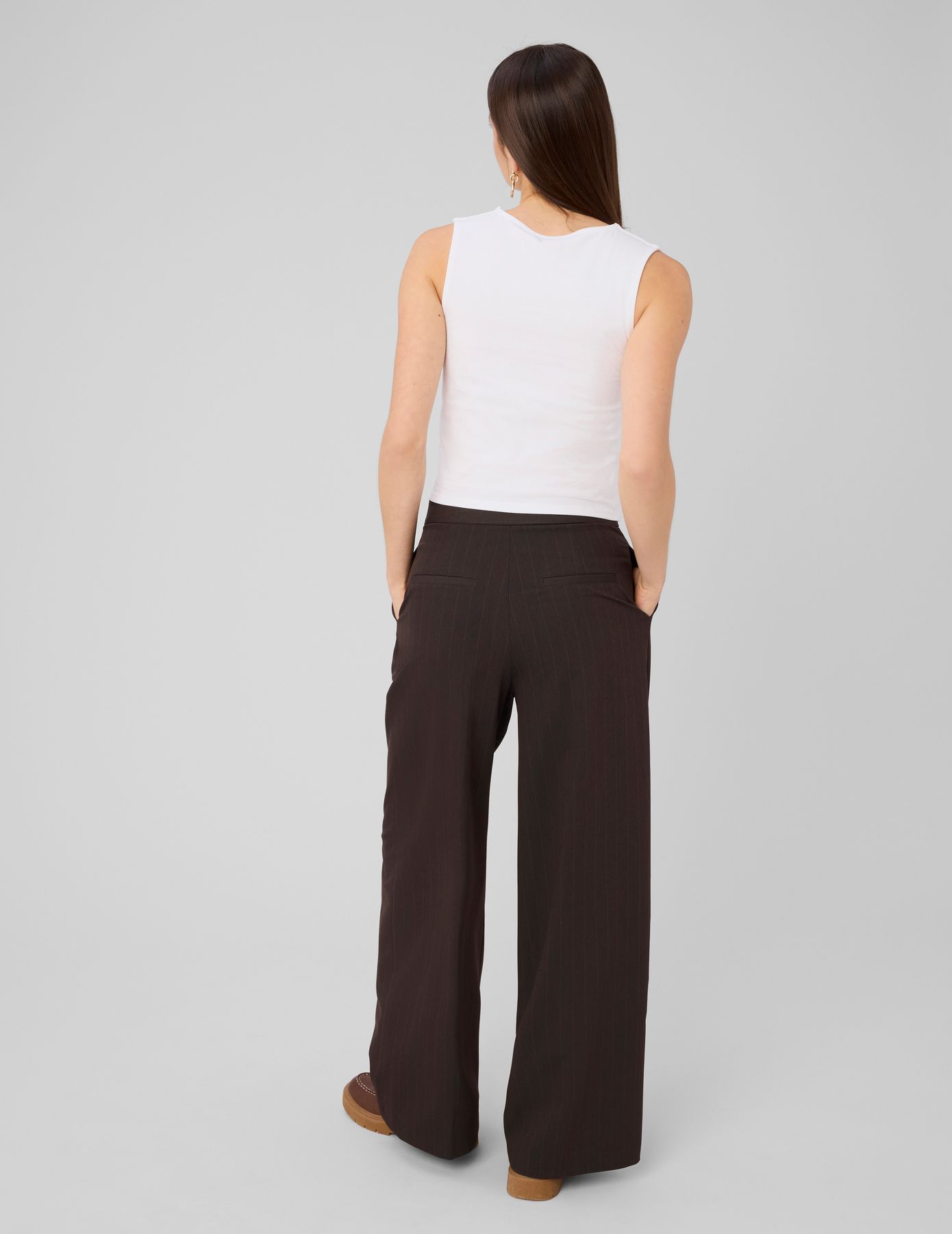 Pantalon ray&eacute; &agrave; pince