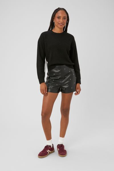 Short en tissu enduit avec perles