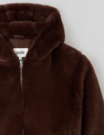 Blouson matière duveteuse col capuche