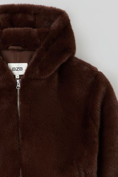 Blouson matière duveteuse col capuche