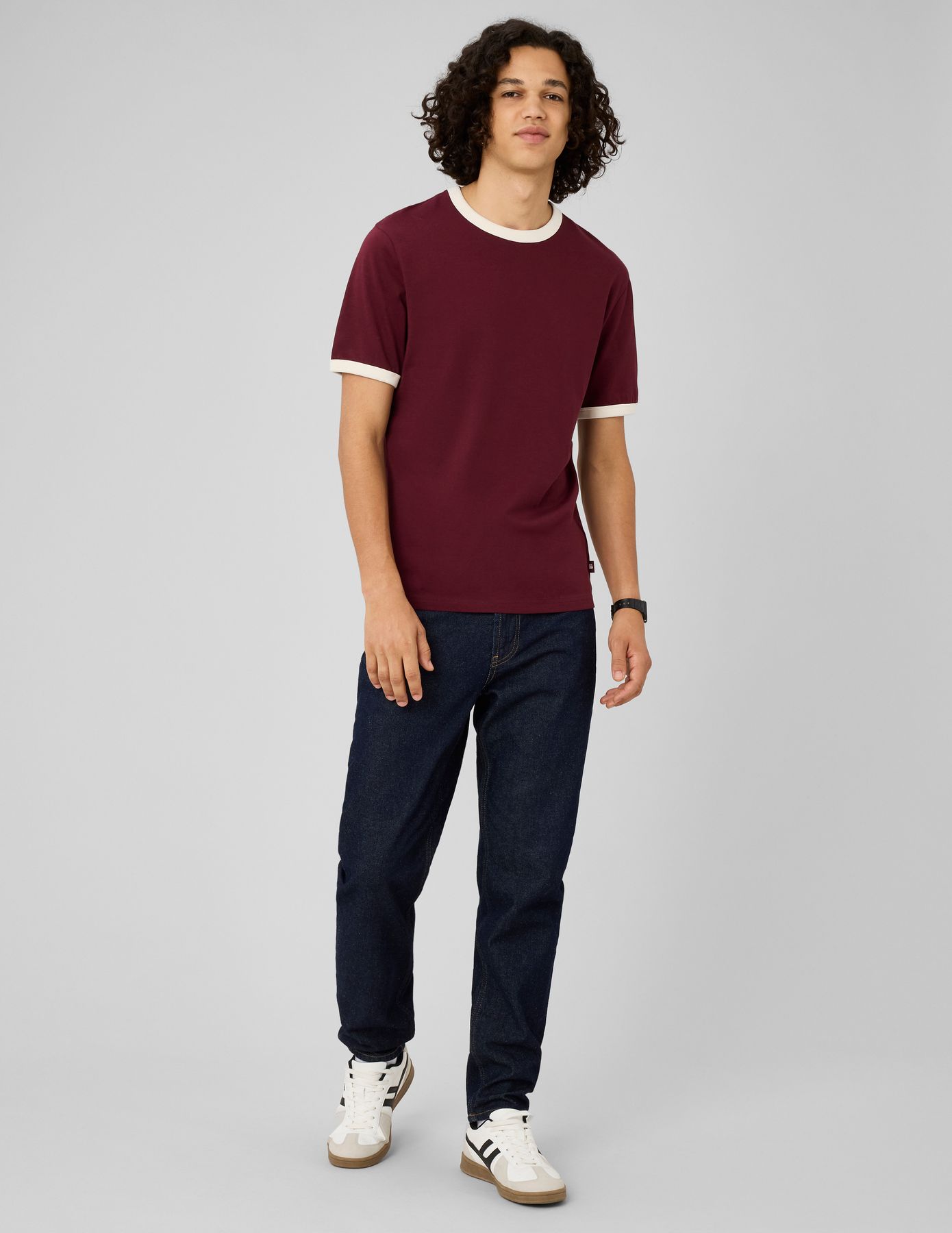 T-shirt bords contrast&eacute;s