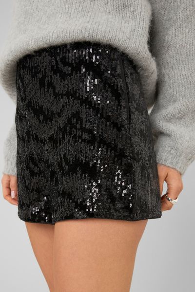 Short sequins