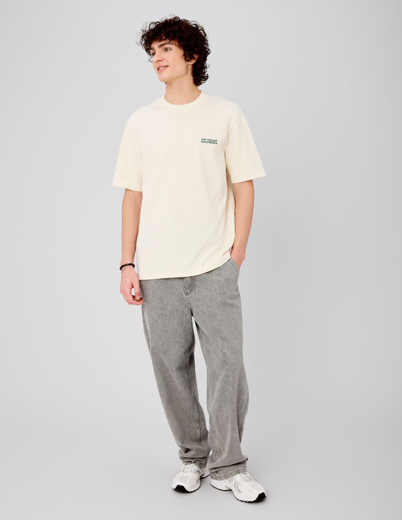 T-shirt broderie poitrine