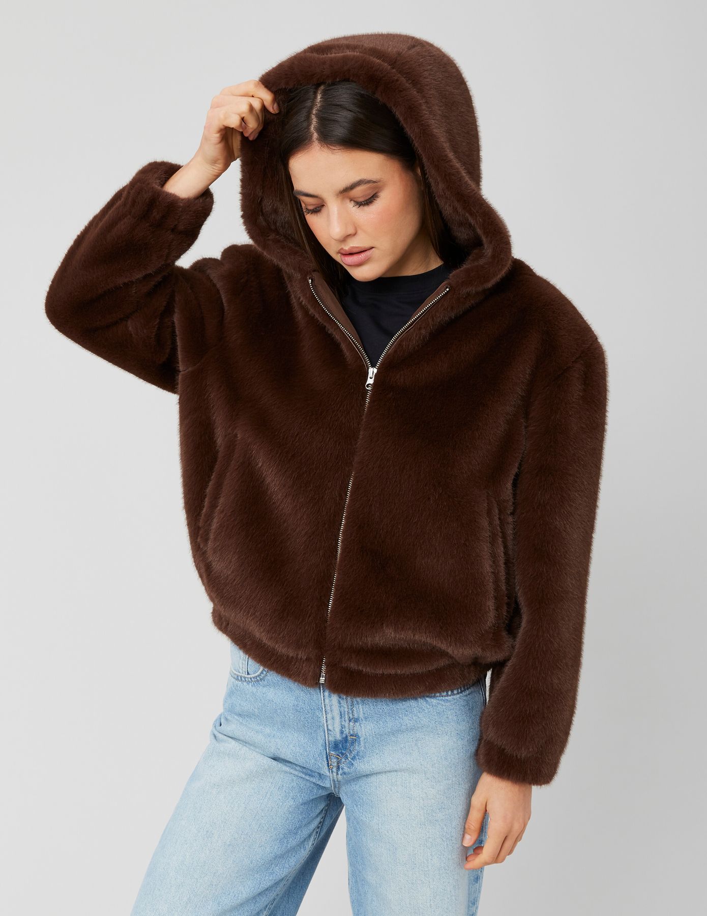 Blouson matière duveteuse col capuche