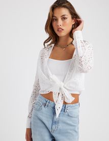 Chemise à nouer en broderie anglaise