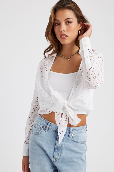 Chemise à nouer en broderie anglaise