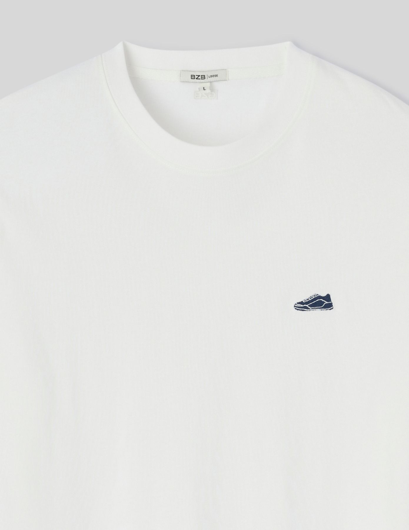 T-shirt broderie poitrine