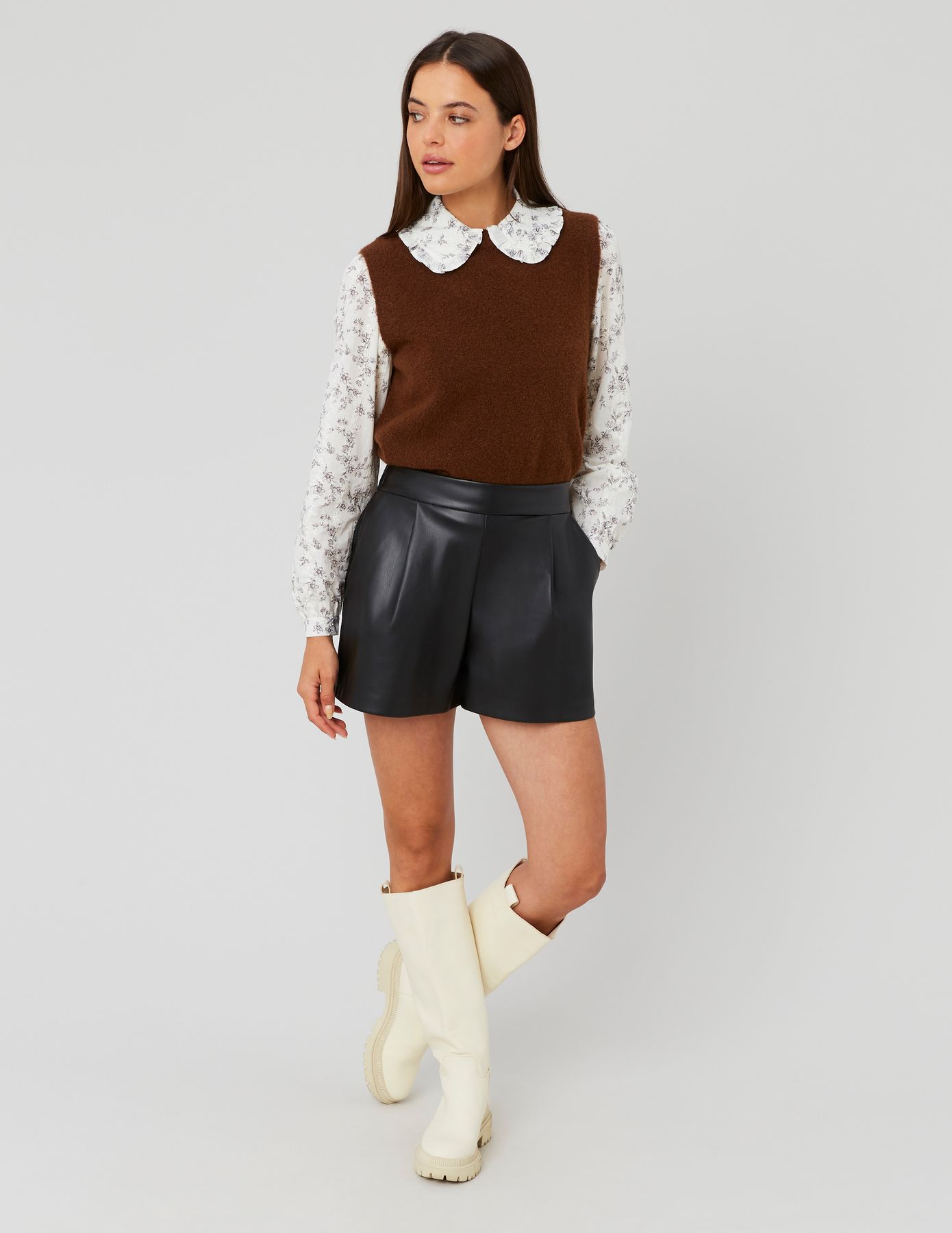 Short en tissu enduit