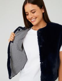 Veste matière duveteuse sans manches