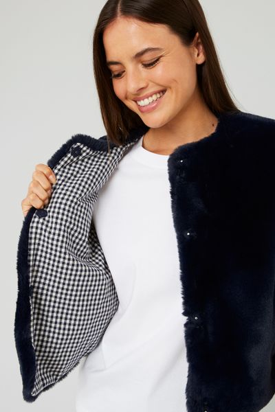 Veste matière duveteuse sans manches