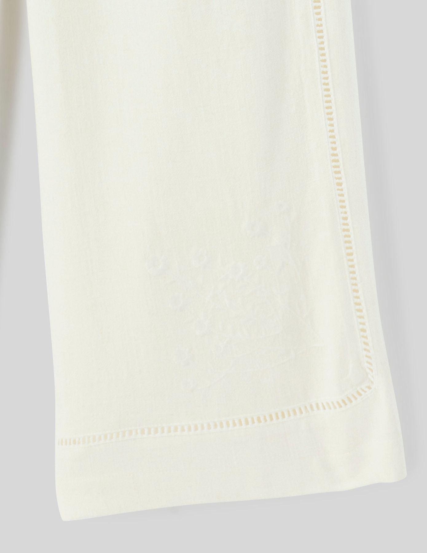 Pantalon fluide détail broderie
