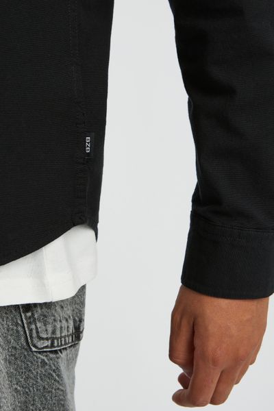Chemise unie ajust&eacute;e