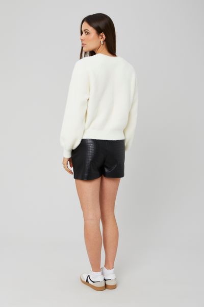 Pull fluffy boutons bijoux