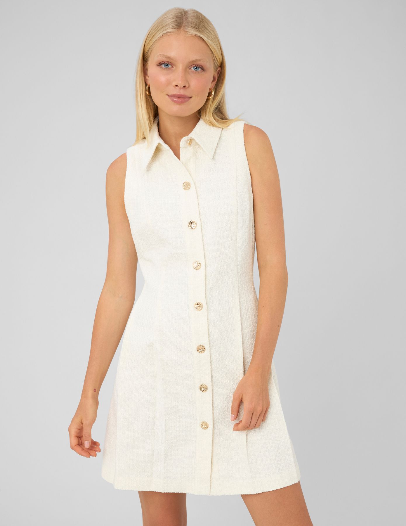 Robe sans manches boutonn&eacute;e