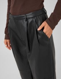 Pantalon en tissu enduit &agrave; pinces
