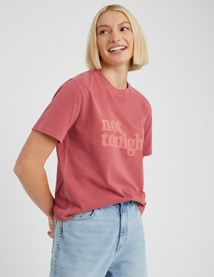 T-shirt d&eacute;lav&eacute; imprim&eacute;