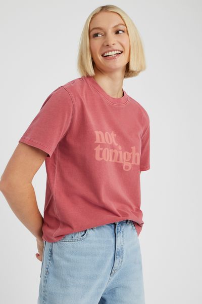 T-shirt d&eacute;lav&eacute; imprim&eacute;