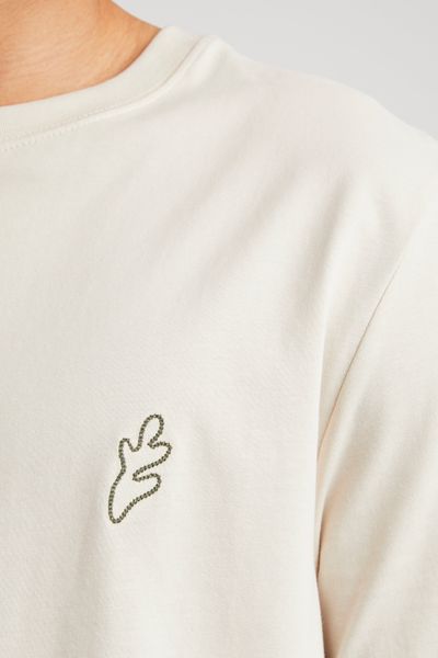 T-shirt broderie poitrine