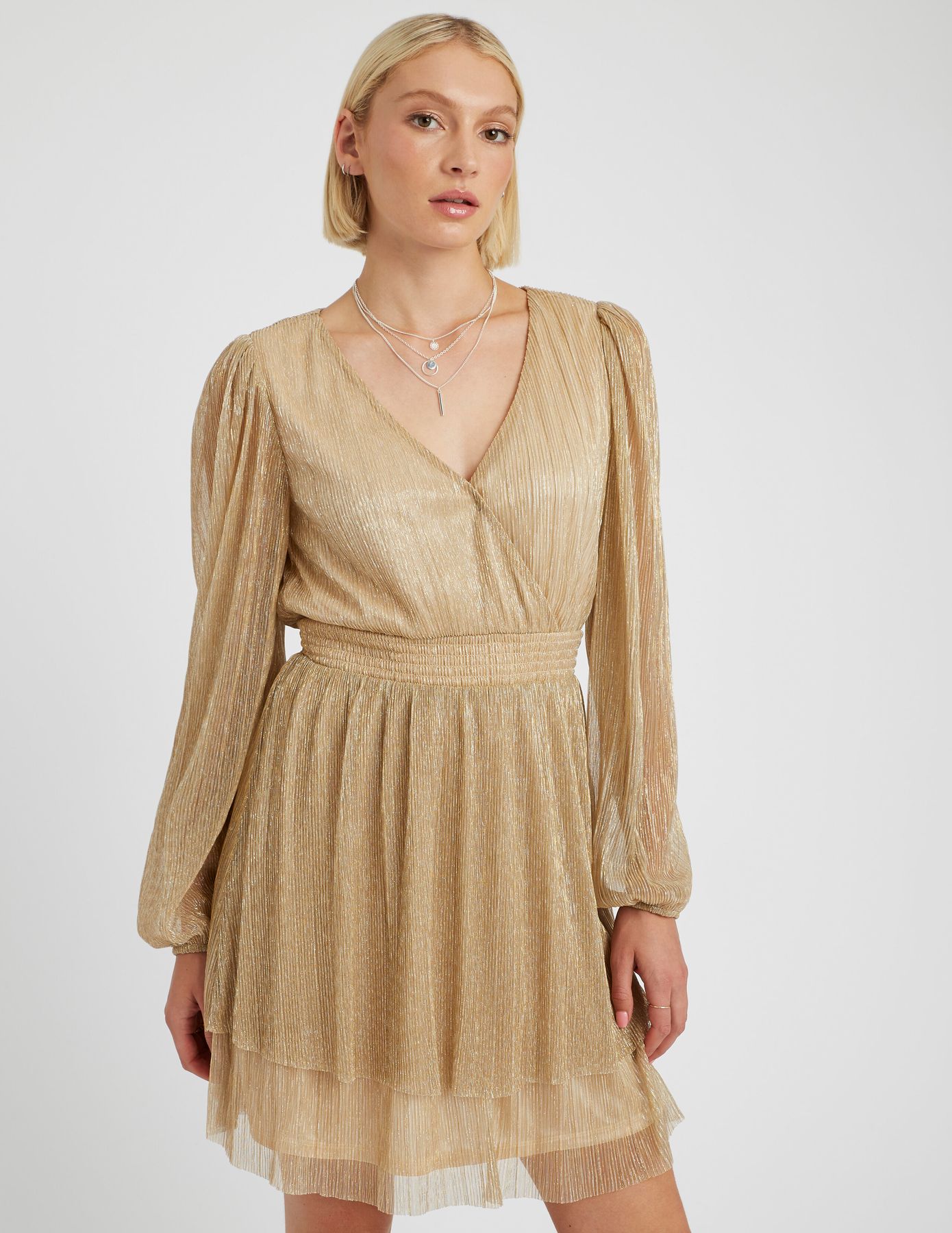 Robe courte brillante &agrave; volants