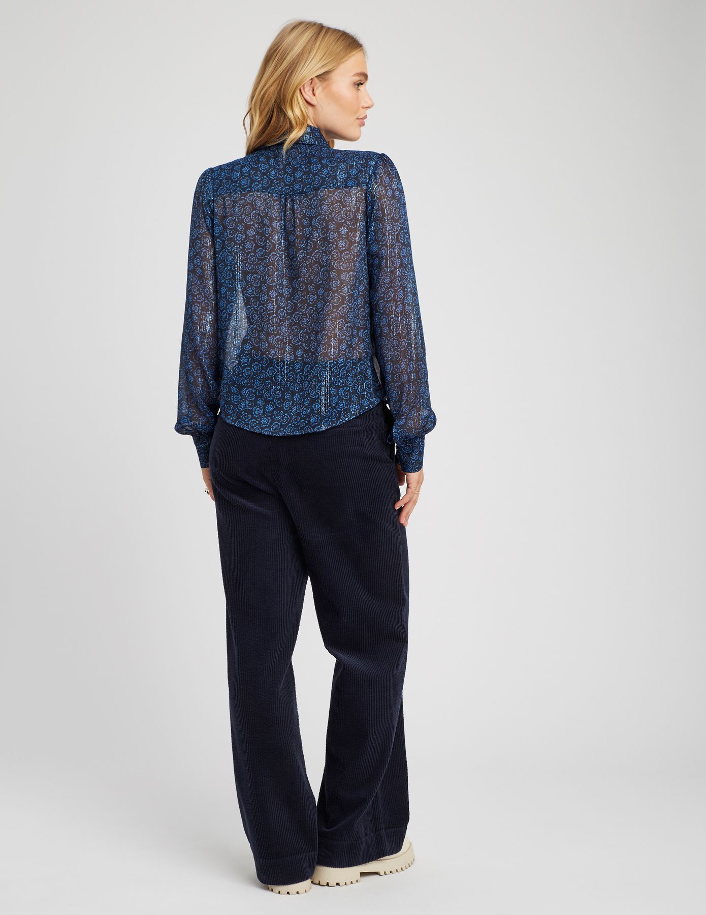 Chemise col lavali&egrave;re