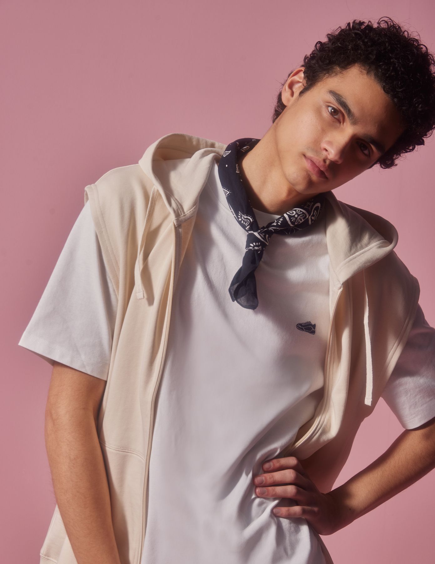 T-shirt broderie poitrine