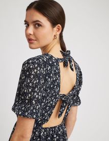 Robe courte plissée imprimée