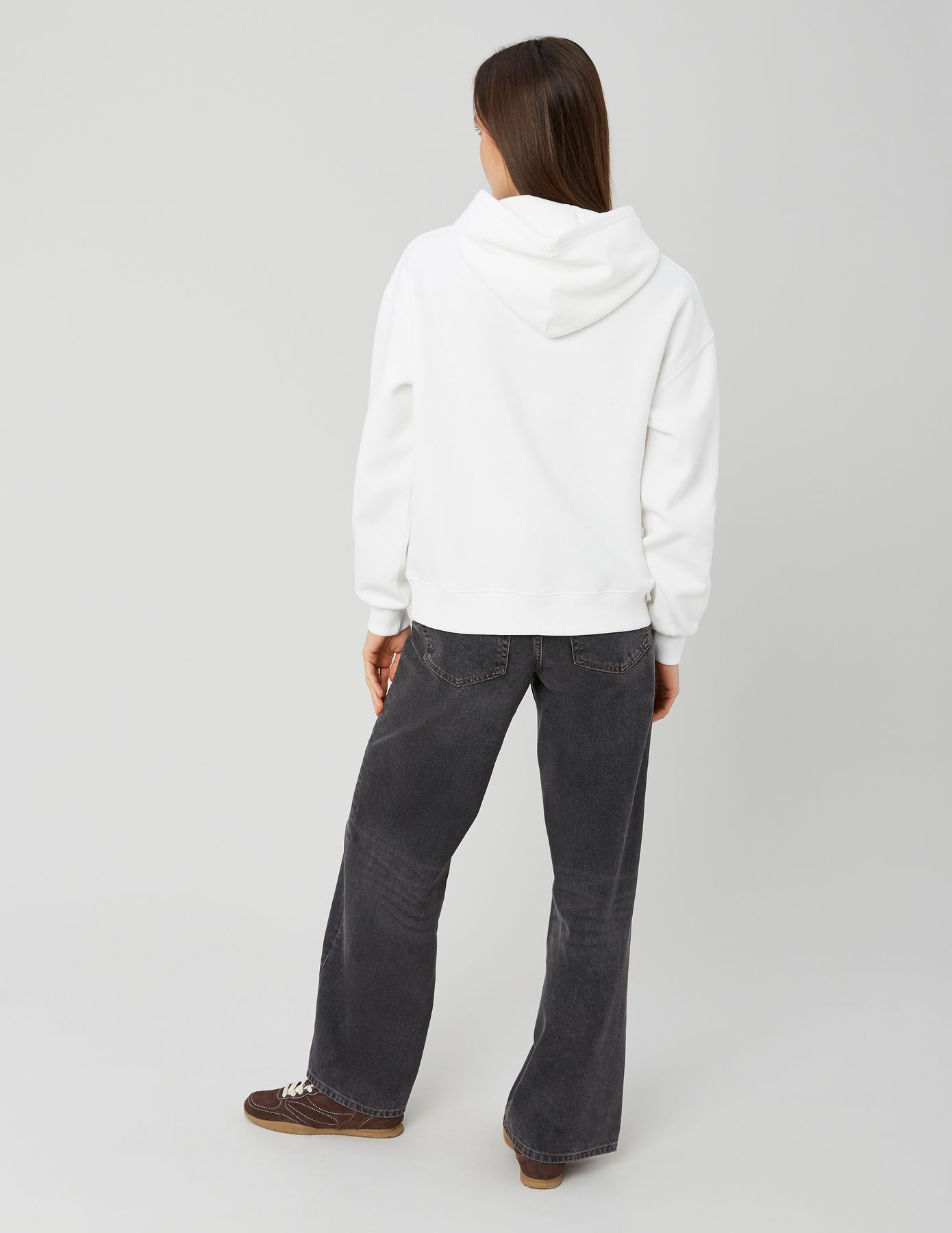 Sweat col capuche broderie poitrine