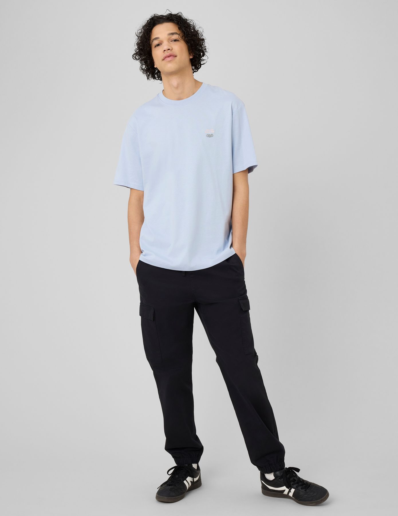 T-shirt broderie poitrine