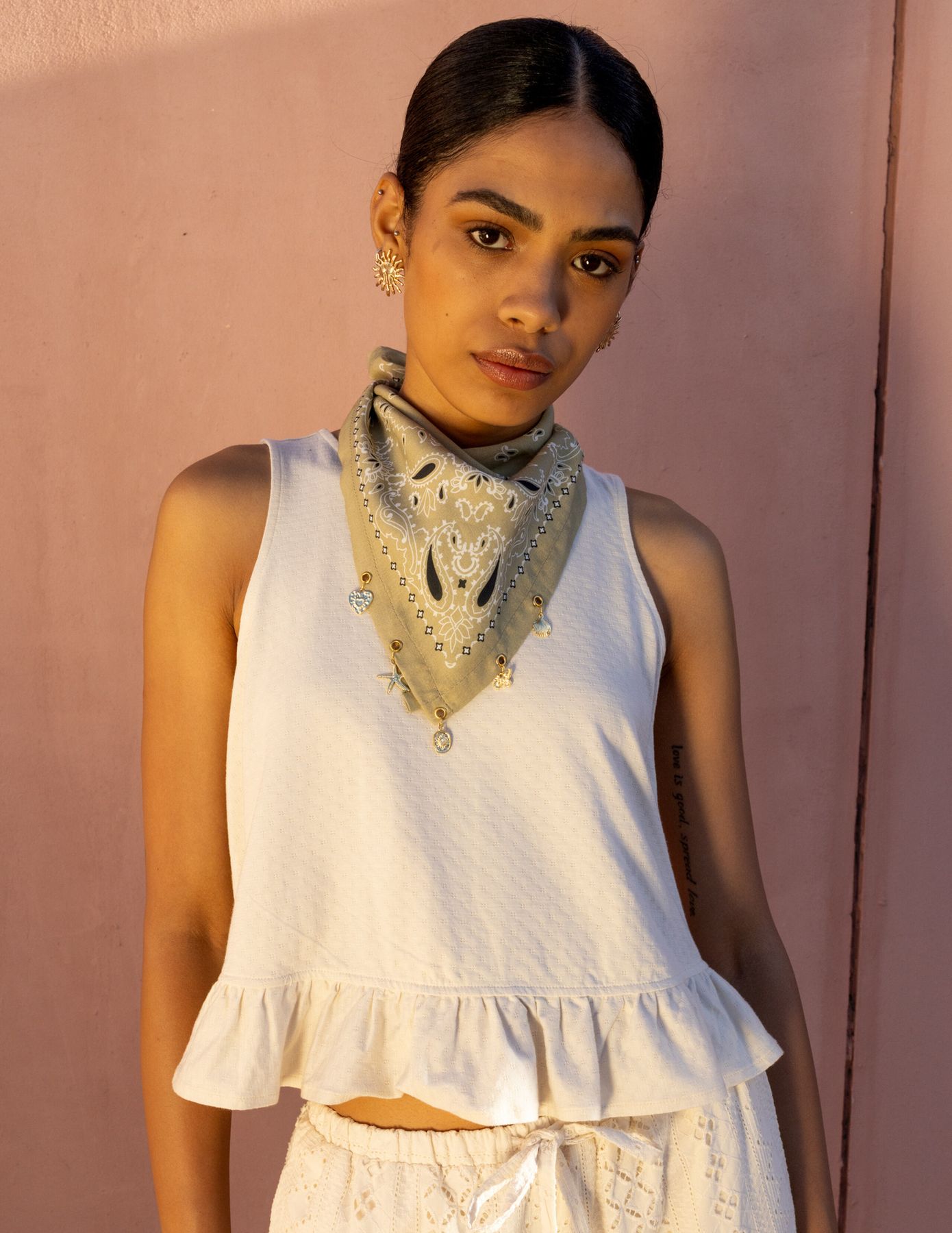 Top avec n&oelig;uds au dos