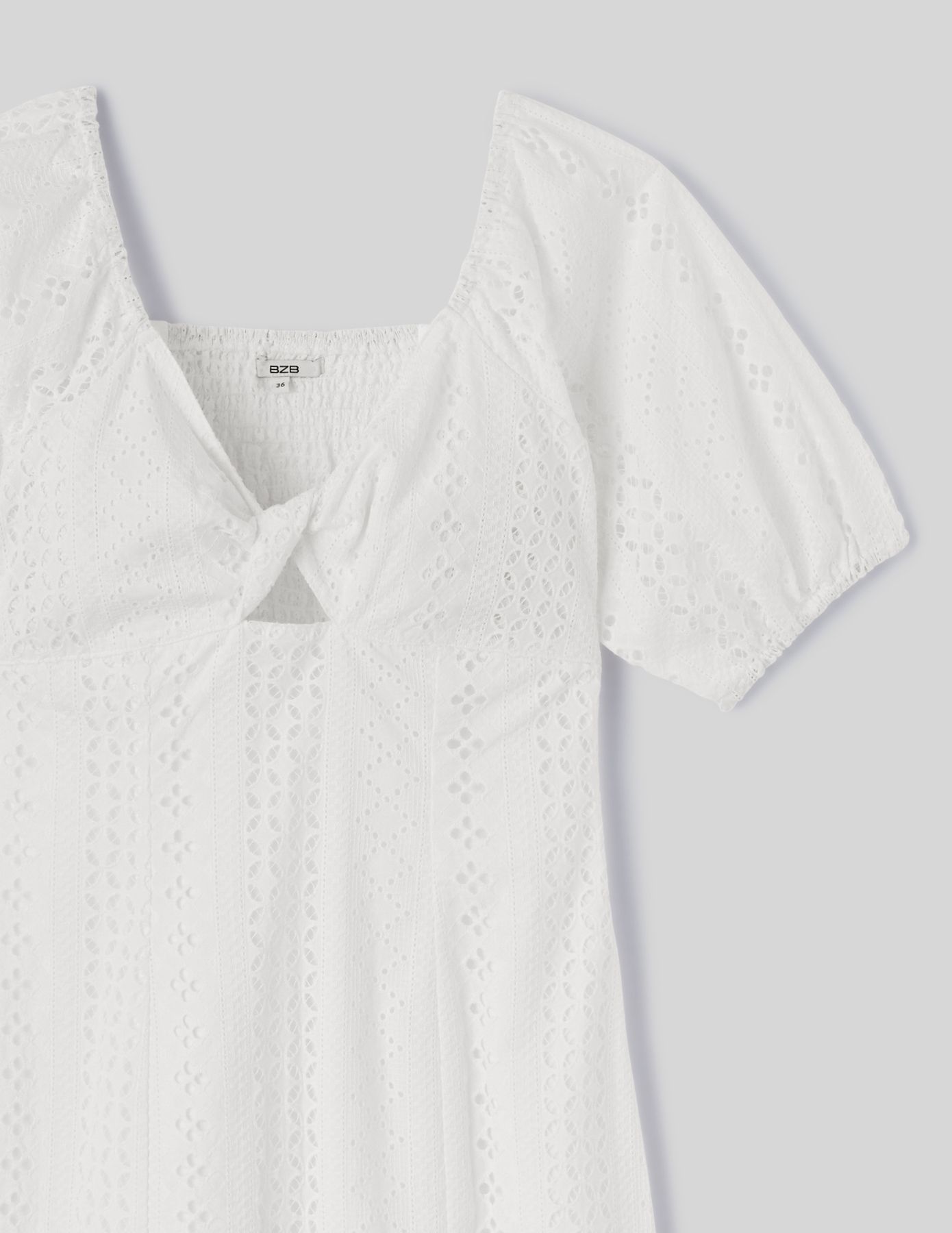 Robe courte broderie anglaise