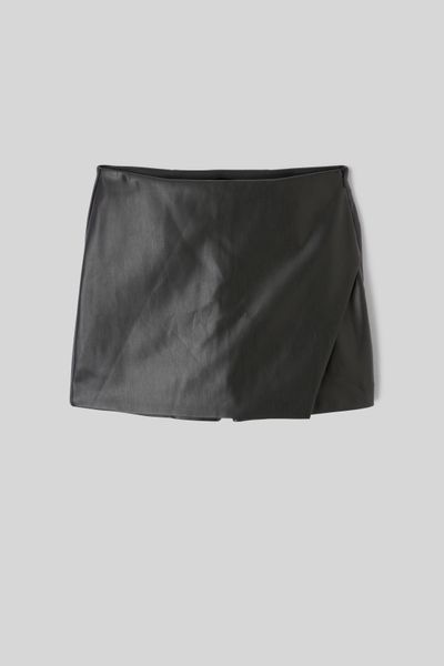 Jupe short en tissu enduit